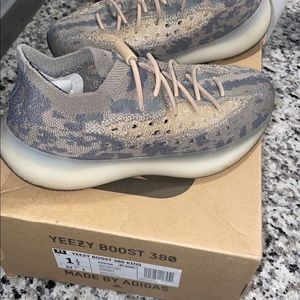 Yeezy 380 excellent condition